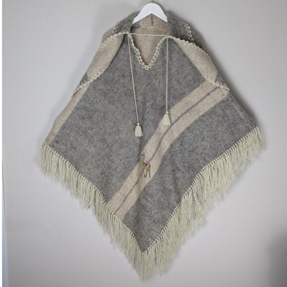Vintage Alpaca Wool Poncho with Fringe and Embroidery 42 inches Gray and Beige - Picture 4 of 9